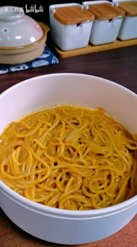 香辣浓郁的咖喱牛奶拌面 - 哔哩哔哩