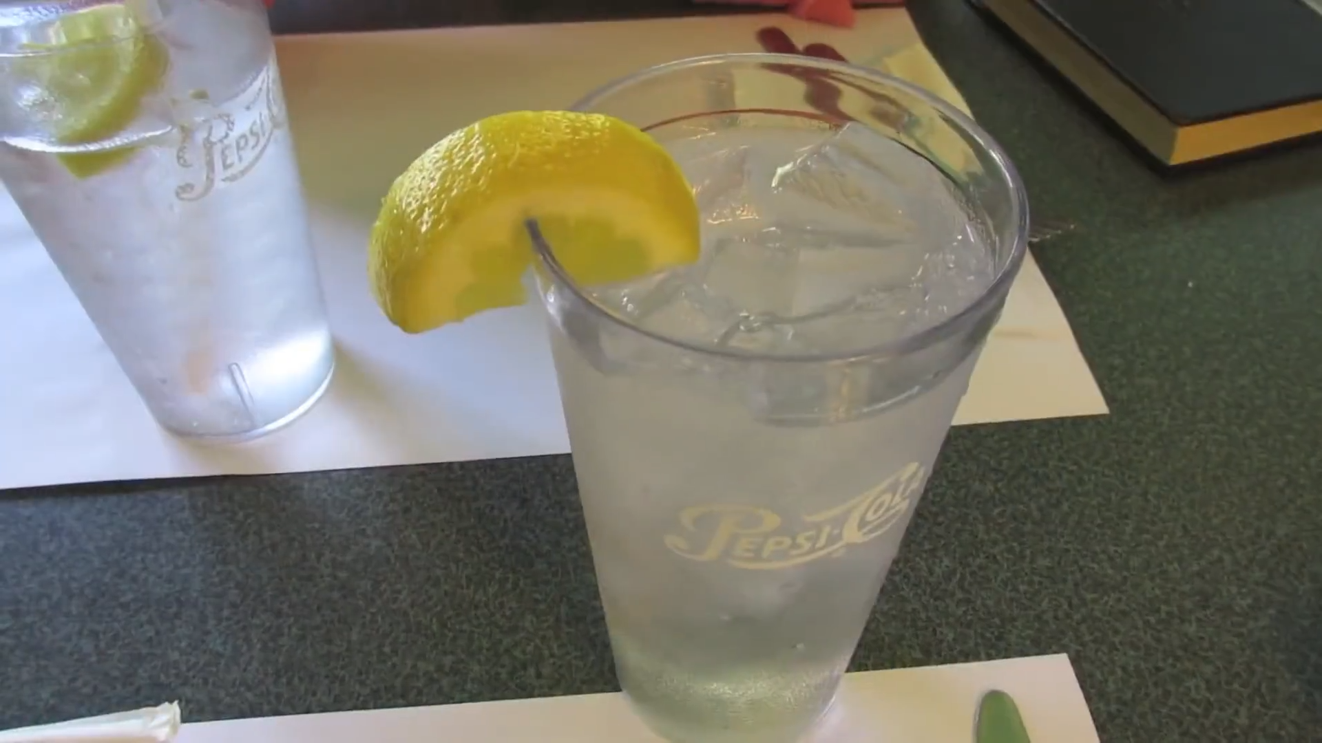 (熟肉)james gurney水粉一杯冰水painting ice water - 哔哩哔哩