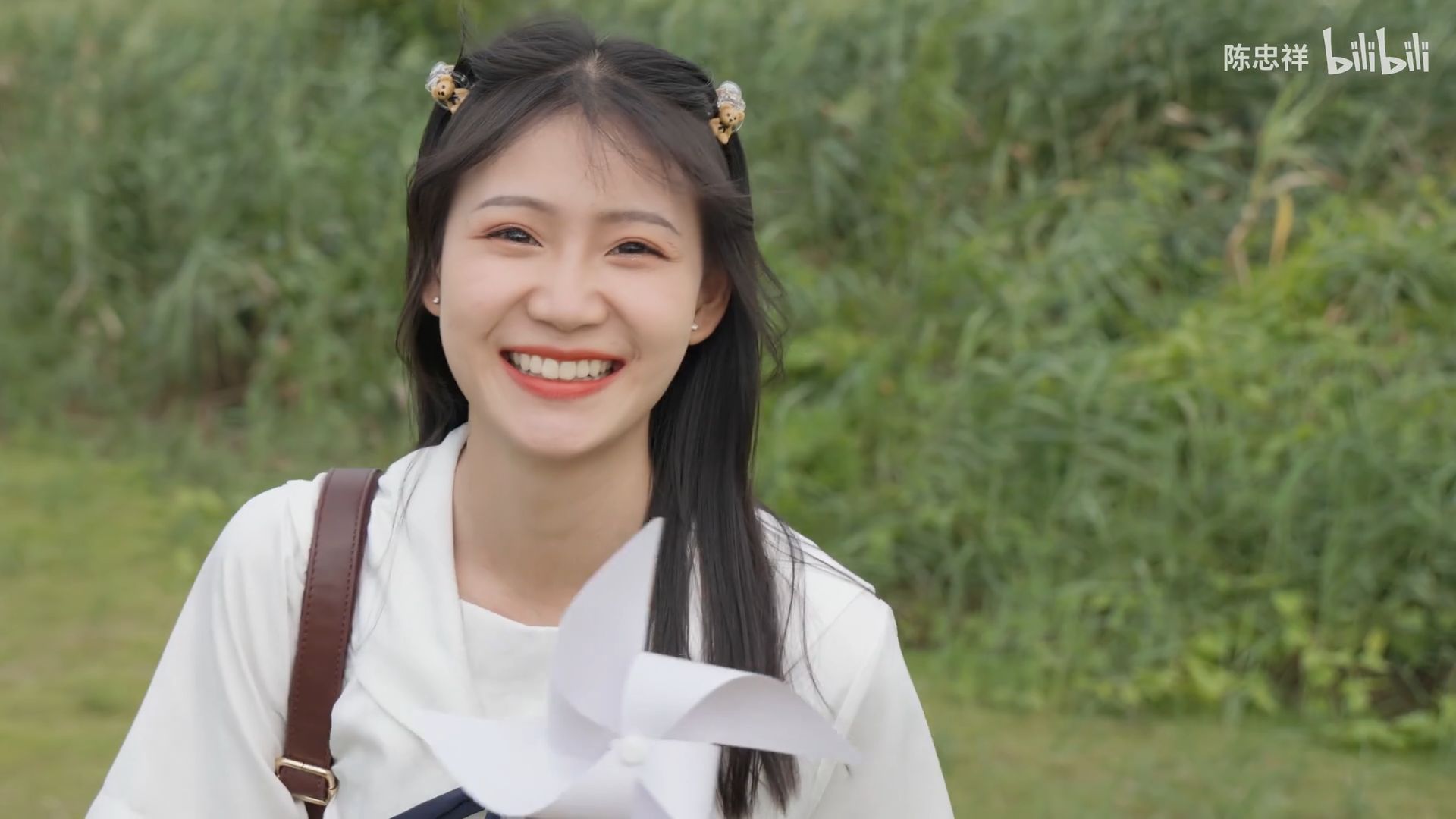 半路截了别人的00后妹子来拍摄 - 哔哩哔哩