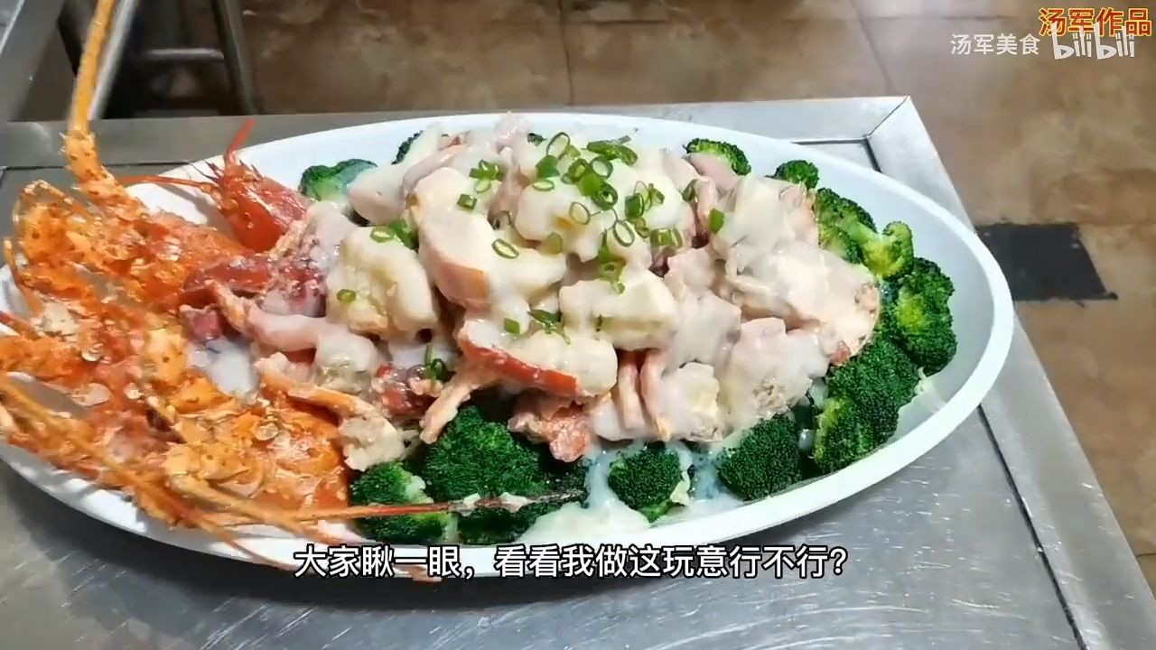 大哥非让服务员喝酒,不喝就是不给面子,把服务员吓坏了 - 哔哩哔哩