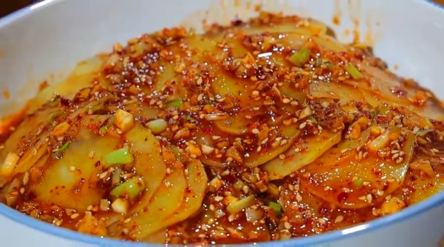 过年不可少的简单美食香辣土豆片,一家人都夸你 - 哔哩哔哩