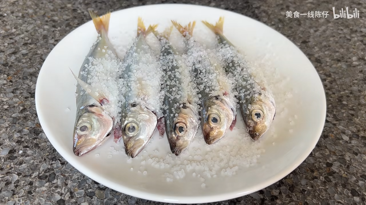 趕海抓了20斤巴浪魚,分享兩種海邊人最愛吃的做法,原汁原味 - 嗶哩