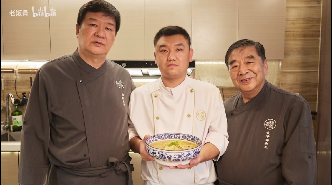 只需1刻钟做出一碗国宴大师都难以抗拒的高配版方便面素炝锅面