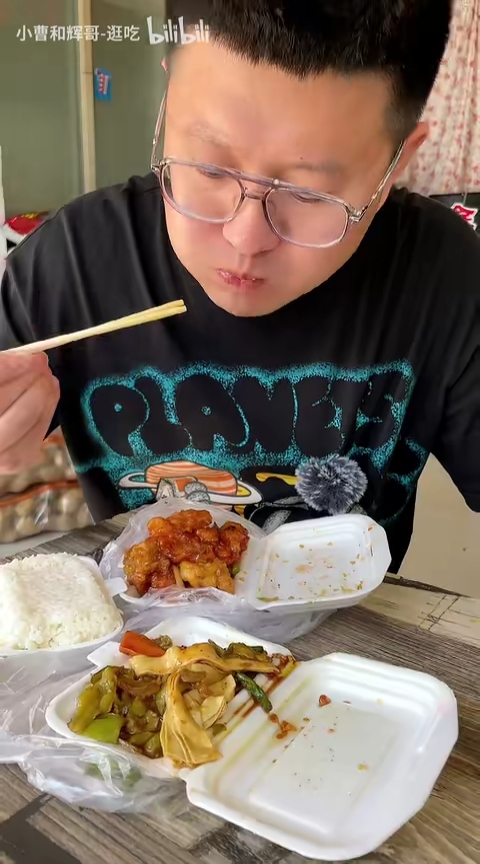 东北街边,现打盒饭! - 哔哩哔哩