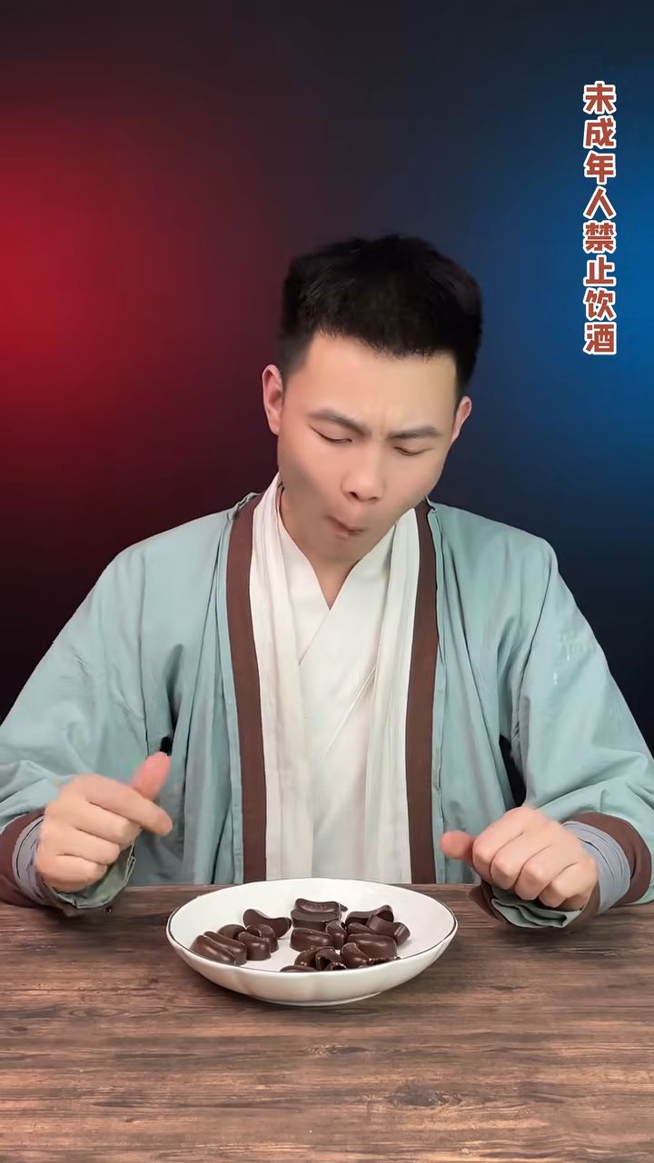 美食鉴赏21566配料:朗姆酒风味配制酒(白砂糖,葡萄糖浆,水,食用