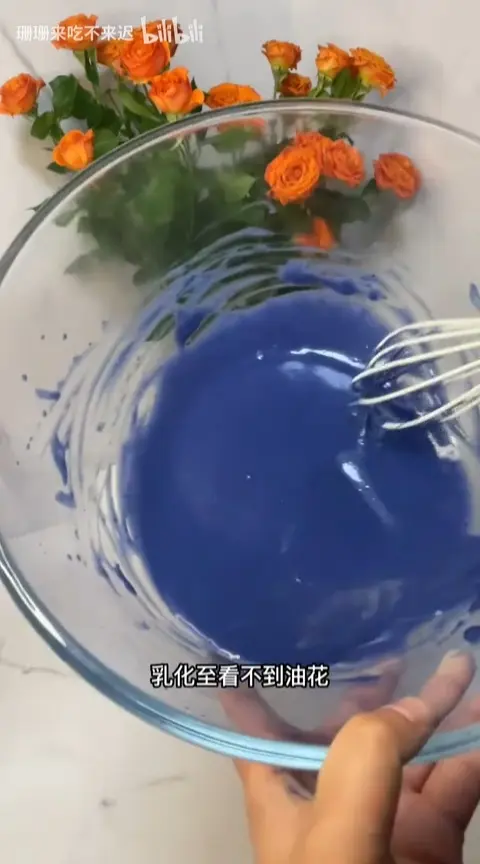 蝶豆花蛋糕卷:你看过蓝色的蛋糕卷吗～毛巾面虽然有点失败了,但整体的