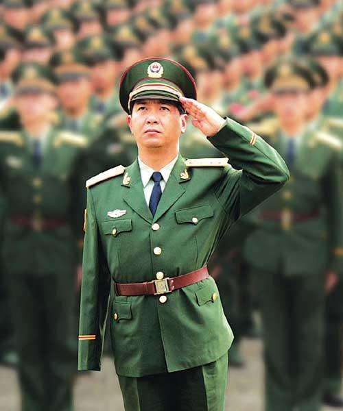 "独臂将军"丁晓兵: 全军唯一用左手敬礼的人 - 哔哩哔哩