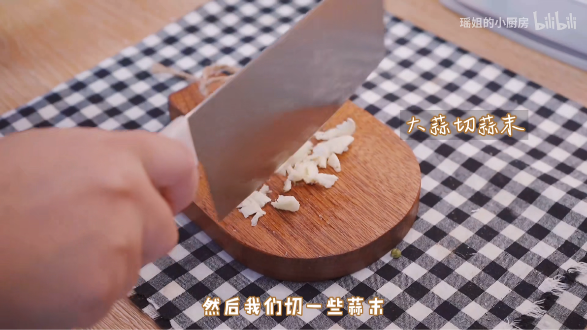 到了冬至,吃着暖暖的小酥肉粉丝煲,感觉也没有那么冷啦~ - 哔哩哔哩