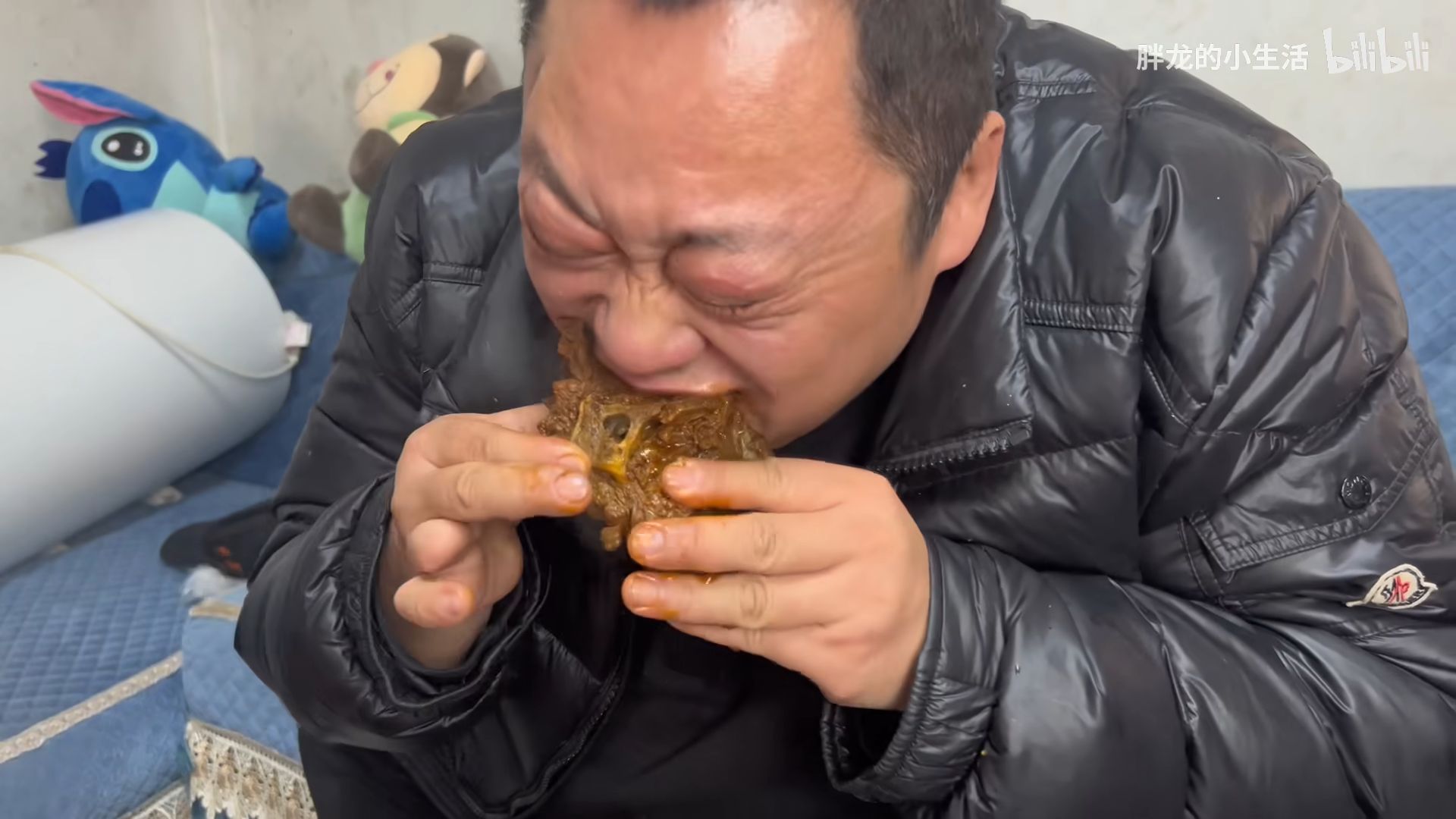 美女来家做客,胖龙做羊蝎子涮火锅,吃着喝着聊着,真开心 - 哔哩哔哩
