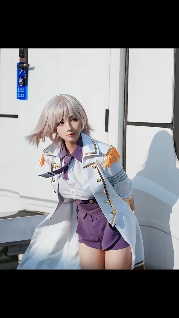 sr级coser【rioko凉凉子】——ssss电光机王 貉 - 哔哩哔哩