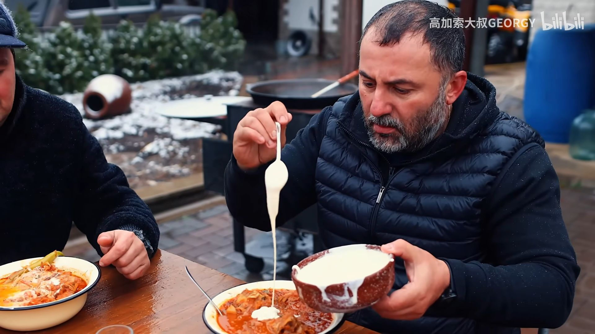 跟高加索大叔一起烤羊肉和喝罗宋汤,你绝对没喝过这样的罗宋汤!