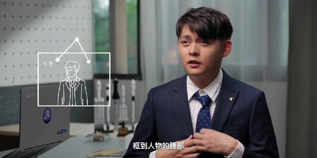 建议设置双机位:通常放在房间最长的对角线上,让采访对象在对角线1/3