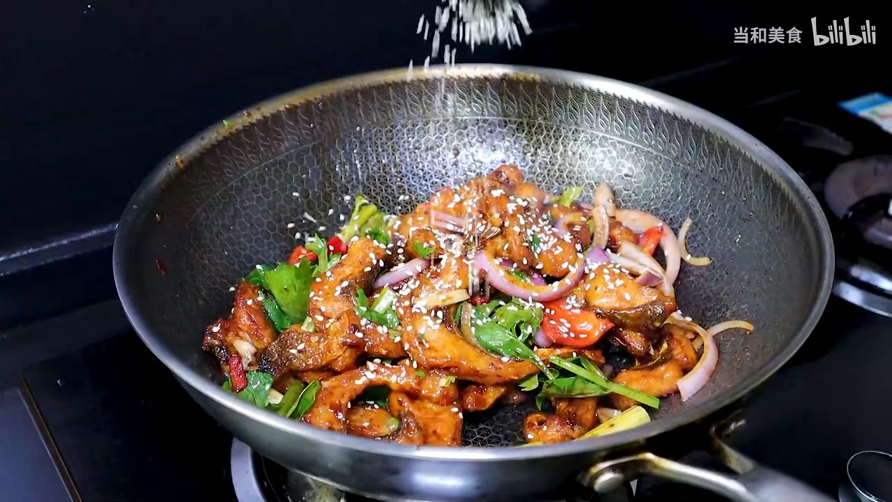 干锅鱼的做法,香酥入味,满屋飘香 - 哔哩哔哩