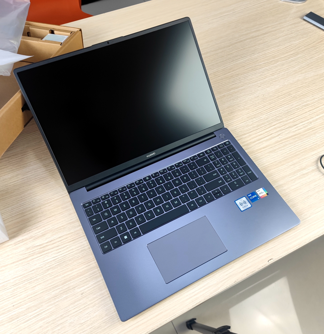 中正评测华为matebookd16大屏轻薄本开箱i512500h