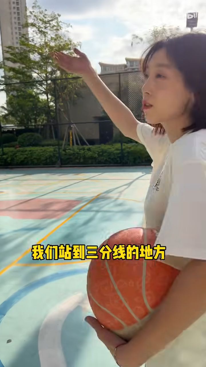 女生怎么学投篮?篮球投篮教学看这里! - 哔哩哔哩