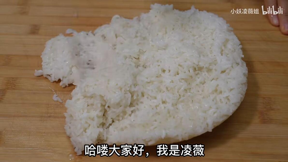 米饭用棍子敲一敲，出锅就变年夜饭压轴菜，这做法第一次见 - 哔哩哔哩