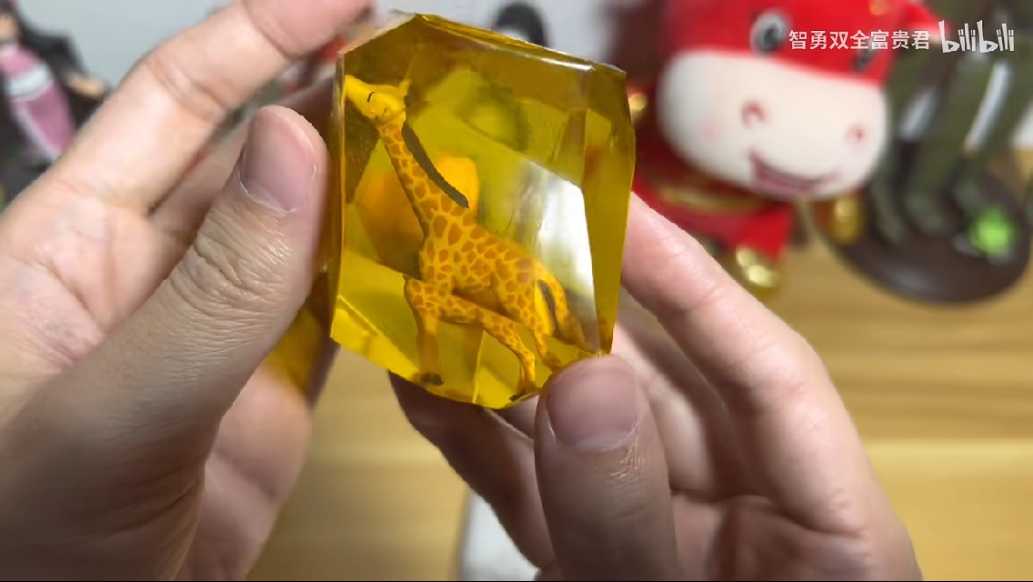 琥珀里面有长颈鹿正常吗? - 哔哩哔哩
