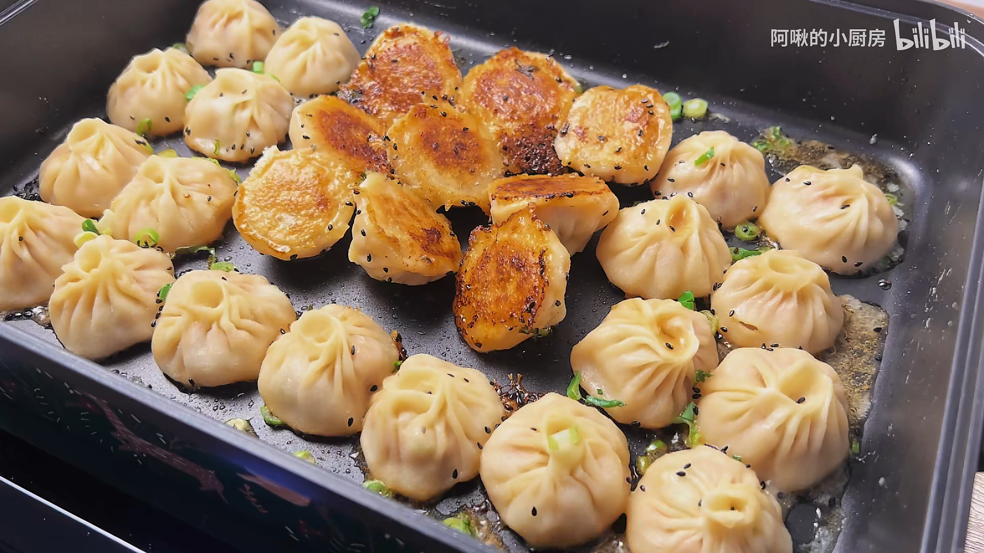 不揉面,不用皮冻,也能做出会流汁的小煎包哦! - 哔哩哔哩