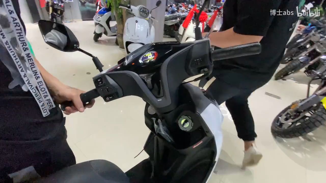 2021款三阳fnx150,新一代的完美小钢炮 - 哔哩哔哩