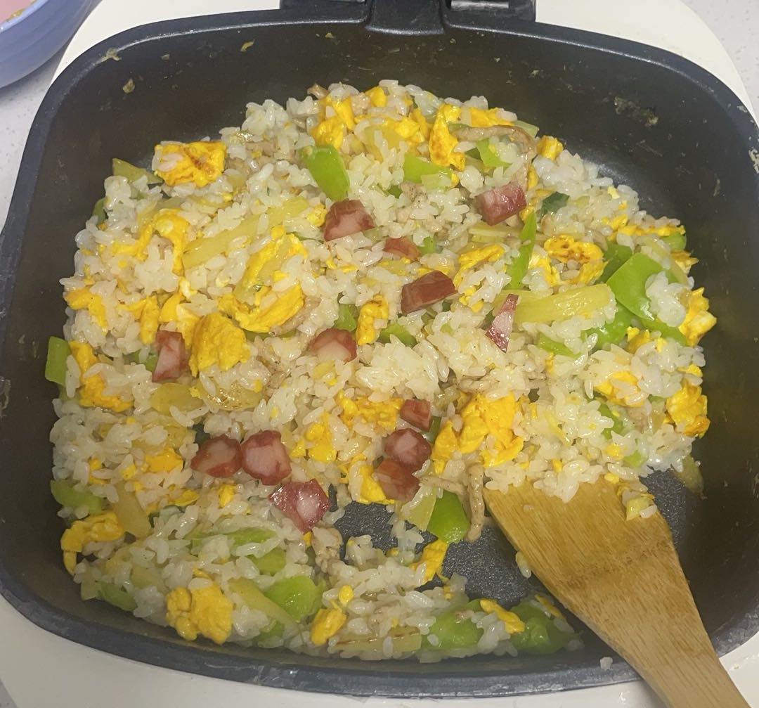 腊肉青椒蛋炒饭