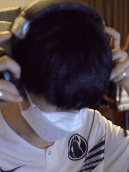 姜承录选手 04-18 #轻视频# #theshy#  嘿嘿  去