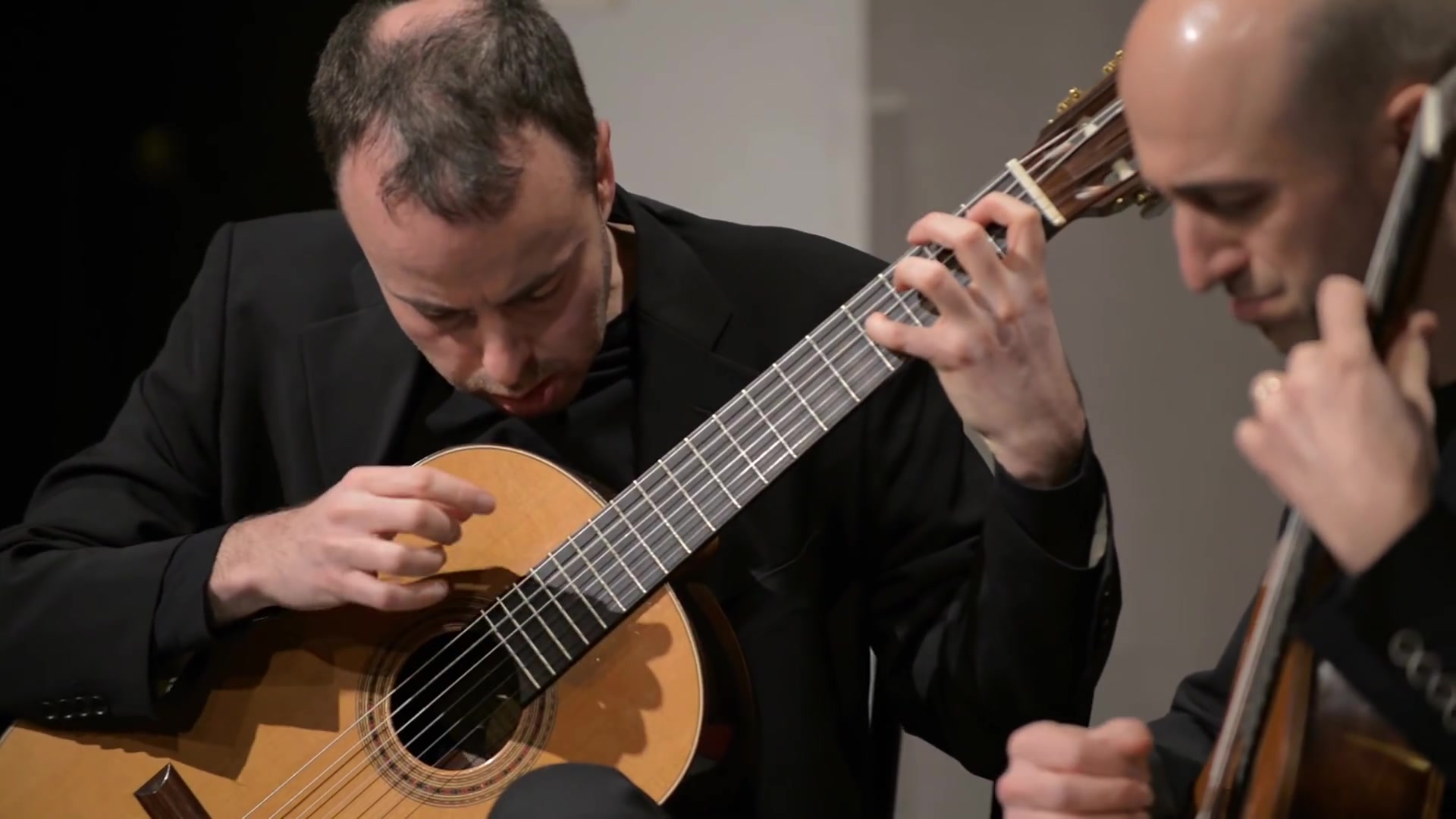 clair de lune performed 古典吉他二重奏 17首经典名曲_哔哩哔哩