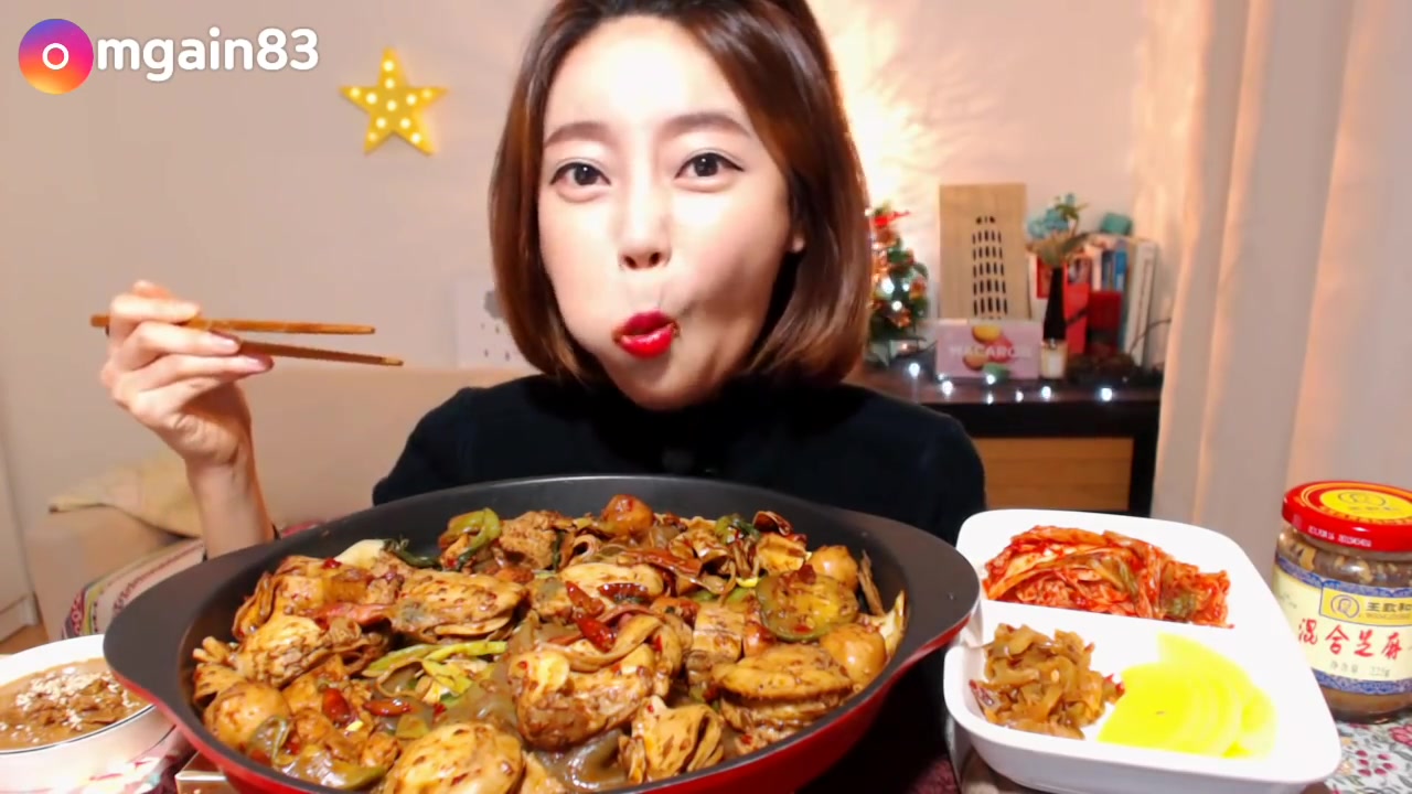  大胃王dorothy>小姐姐,你吃麻辣香锅不就饭的吗