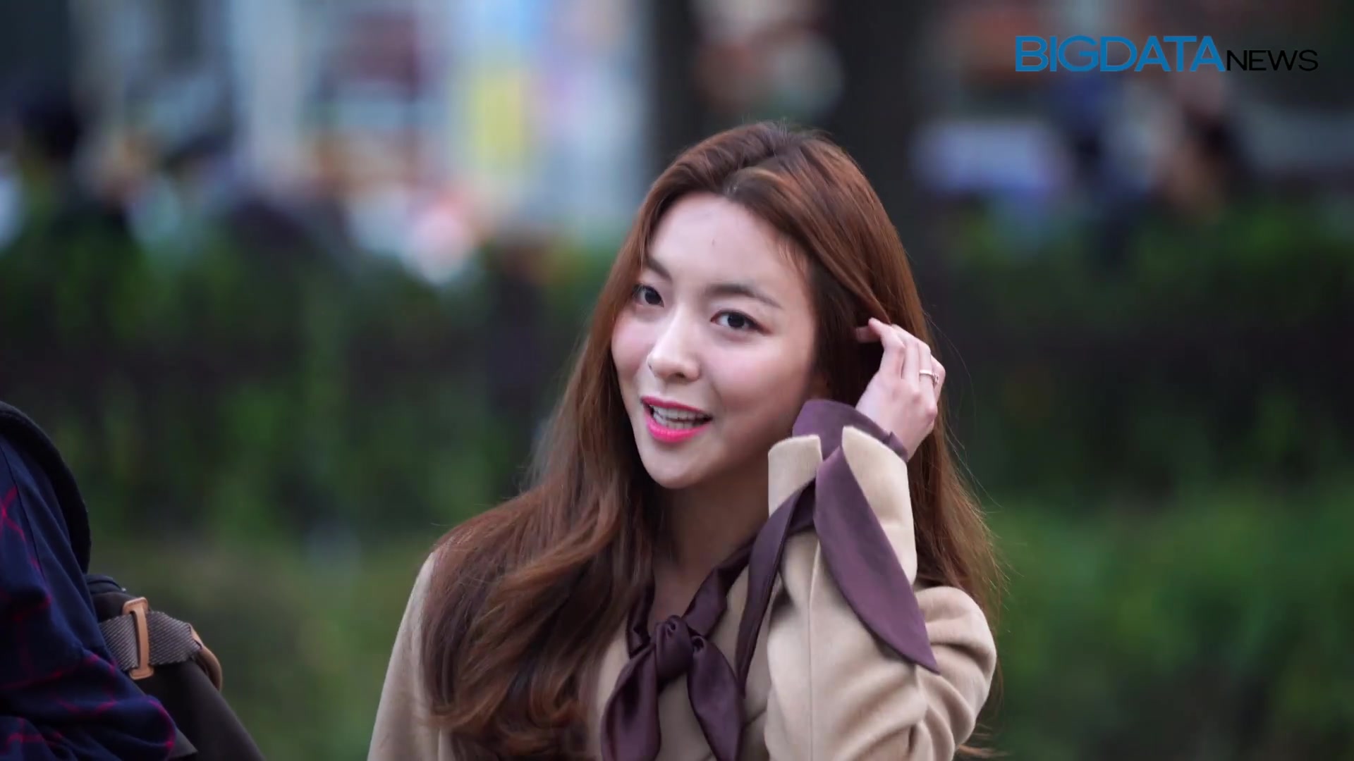 【luna朴善怜】181012 久违的音乐银行上班路 新闻频_哔哩哔哩 (゜-゜