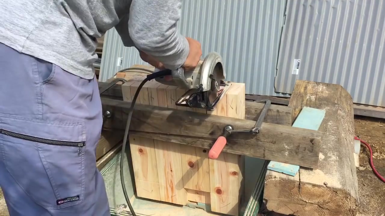 制作锯马込み栓使って木工用の马を作るmakingasawhorse