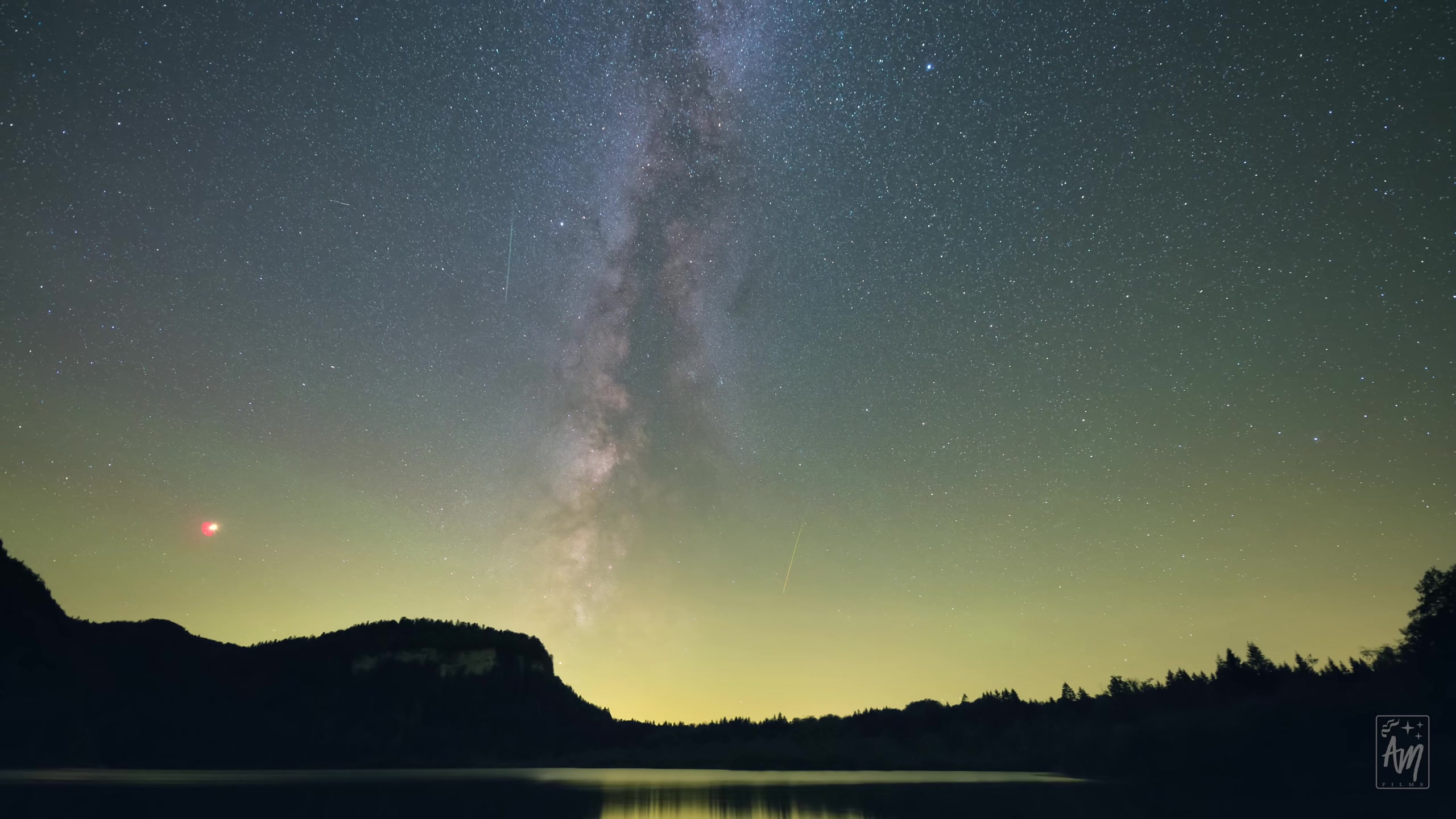 [图]THE NIGHTS OF SHOOTING STARS - 4K meteor shower timelapse Adrien Mauduit